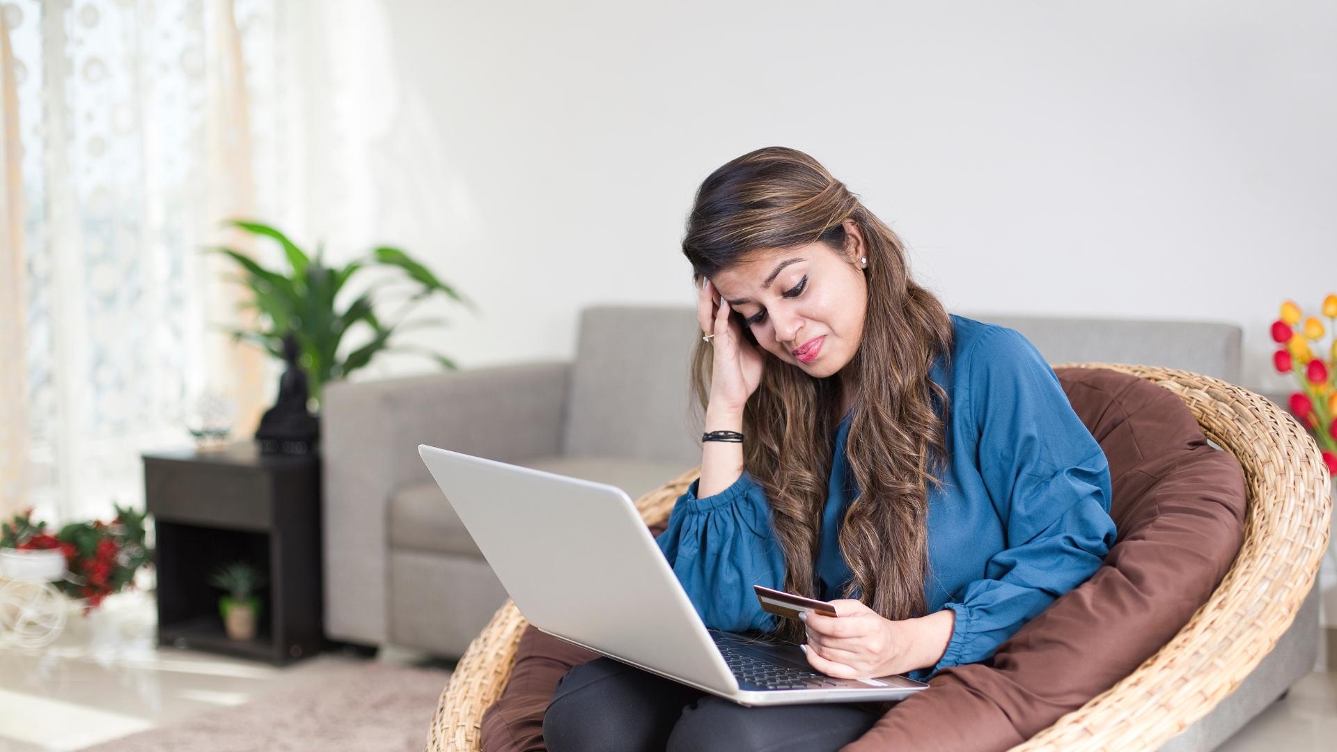 悩んでいる女性のブロック