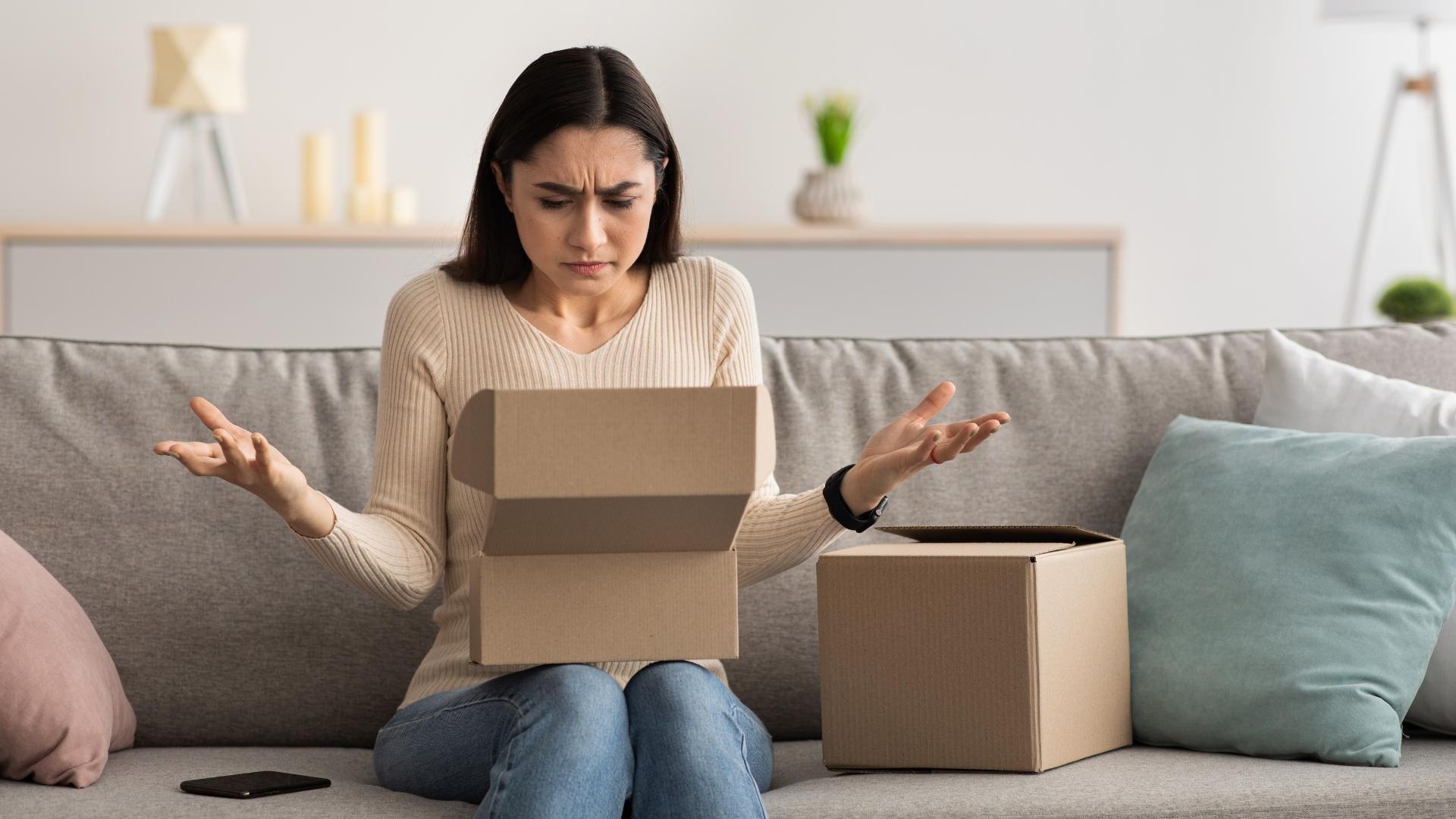 困っている女性ブロック